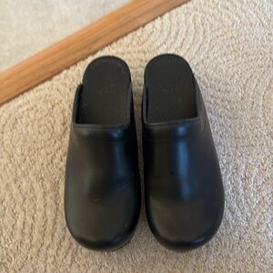 Dansko | women’s clog shoe size 37 6.5 - 7 black leather